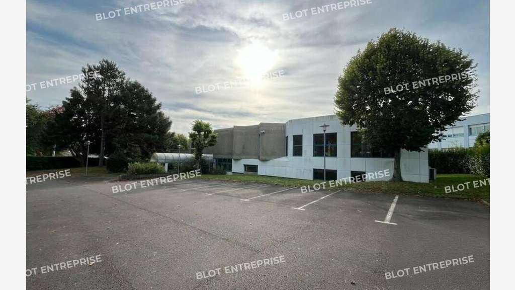 A louer bureaux 1877m² 3 niveaux à Cesson-Sévigné