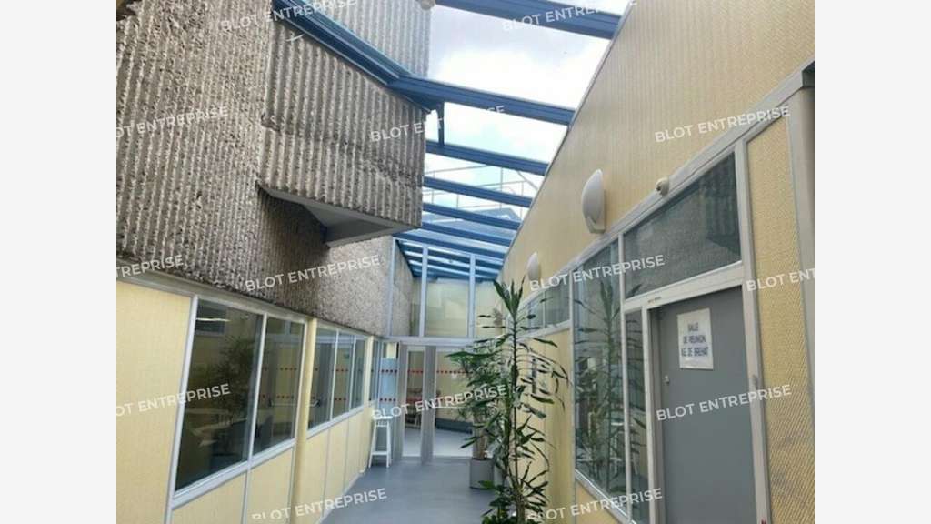 A louer bureaux 1877m² 3 niveaux à Cesson-Sévigné