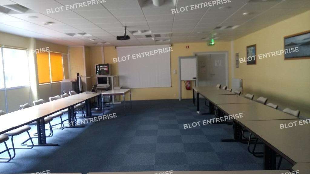 A louer bureaux 1877m² 3 niveaux à Cesson-Sévigné