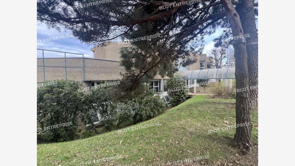 A louer bureaux 961m² accès PMR à Cesson-Sévigné