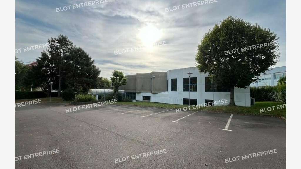 A louer bureaux 961m² accès PMR à Cesson-Sévigné