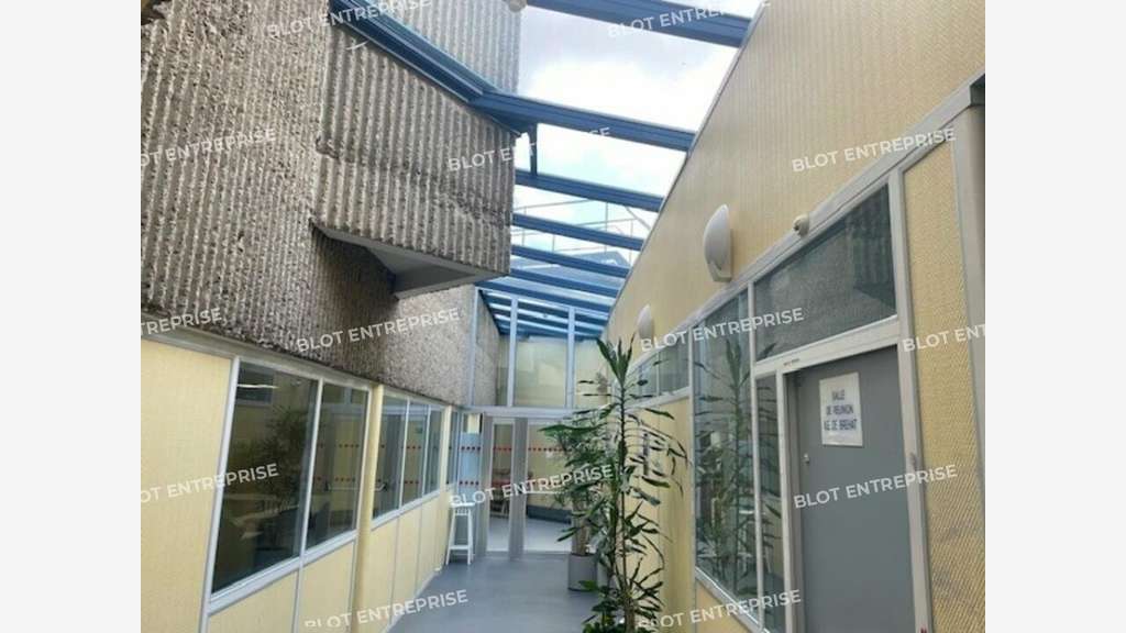 A louer bureaux 961m² accès PMR à Cesson-Sévigné
