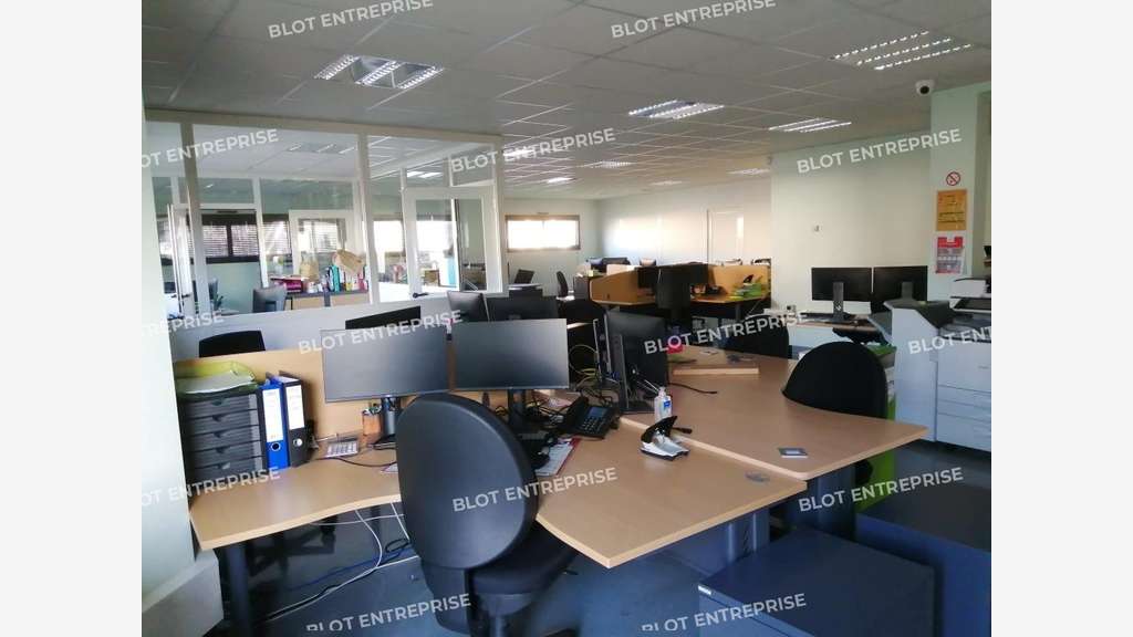 A louer bâtiment de bureaux 1041m² Rennes 