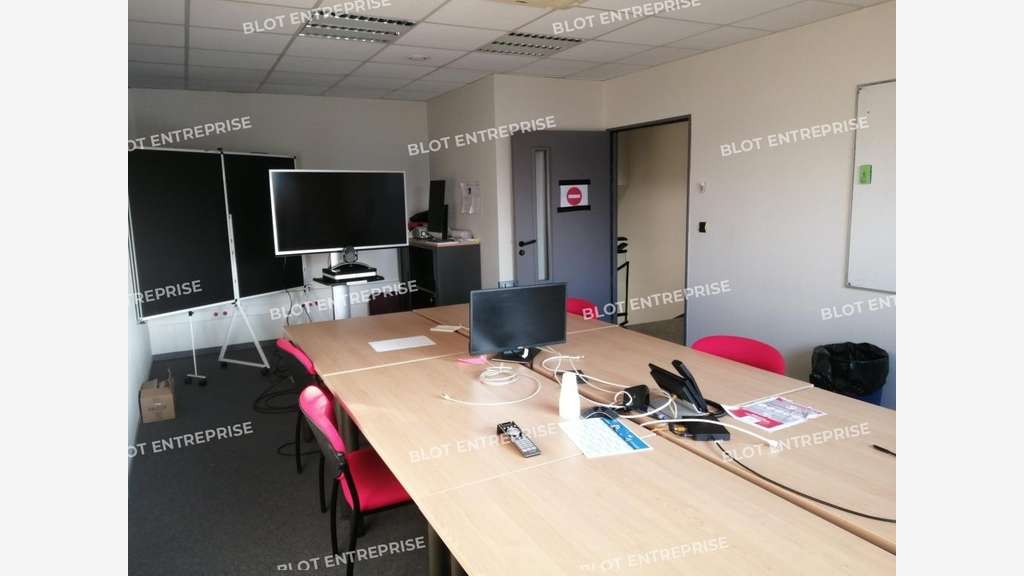 A louer bâtiment de bureaux 1041m² Rennes 