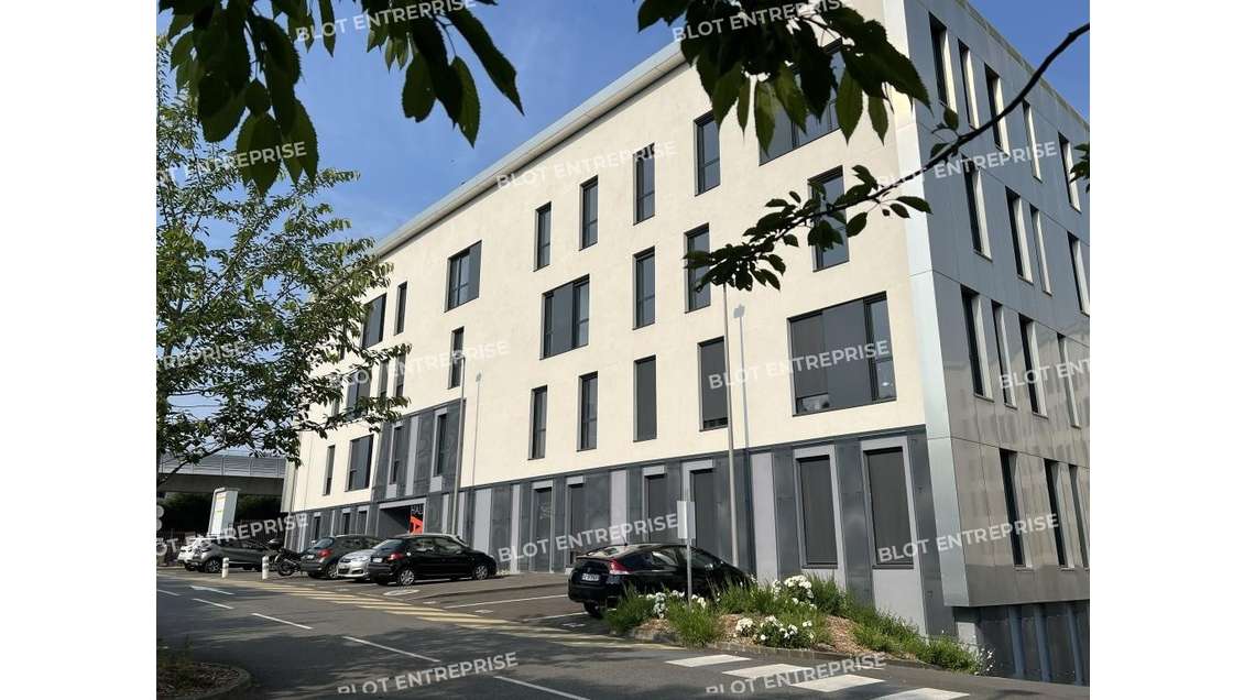 A louer bureaux récents 770m² à Cesson-Sévigné