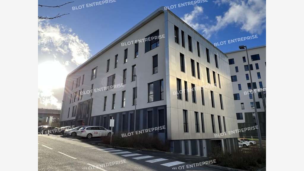 A louer bureaux 560m² à Cesson-Sévigné VIASILVA
