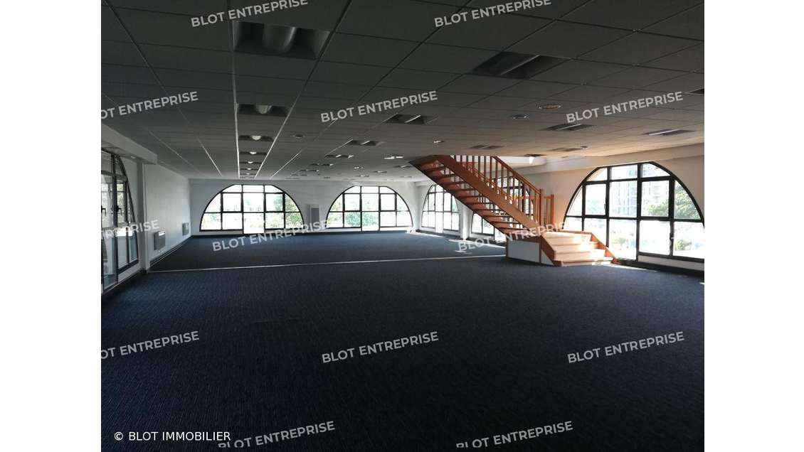 A louer bureaux 467m² RDC/R+1 à Cesson-Sévigné