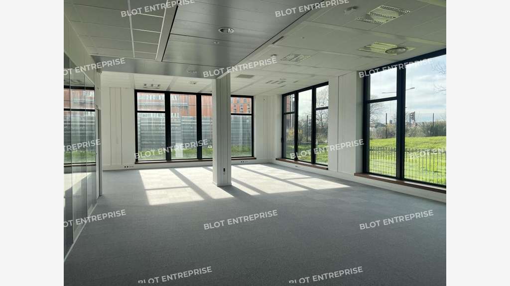 A louer bureaux 582m² RDC à Rennes Est