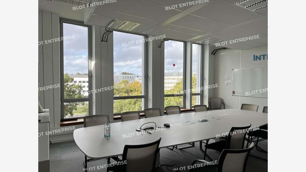 A louer bureaux 1303m² R+1/RDC à Rennes Est