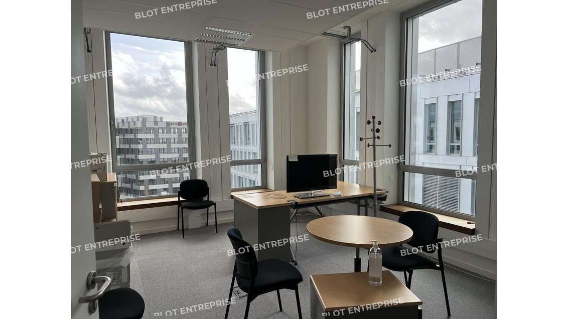 A louer bureaux 2026m² à Rennes Est
