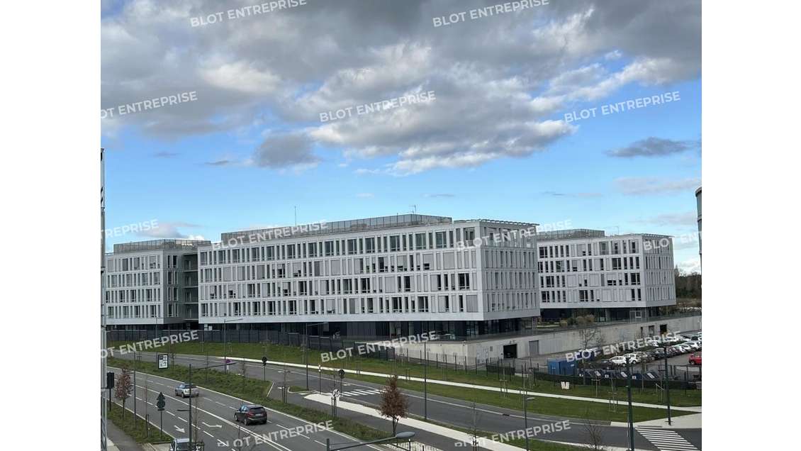 A louer bureaux 2026m² à Rennes Est