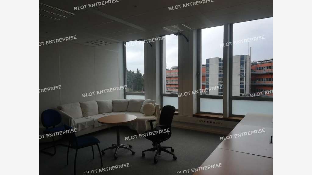 A louer bureaux 2026m² à Rennes Est