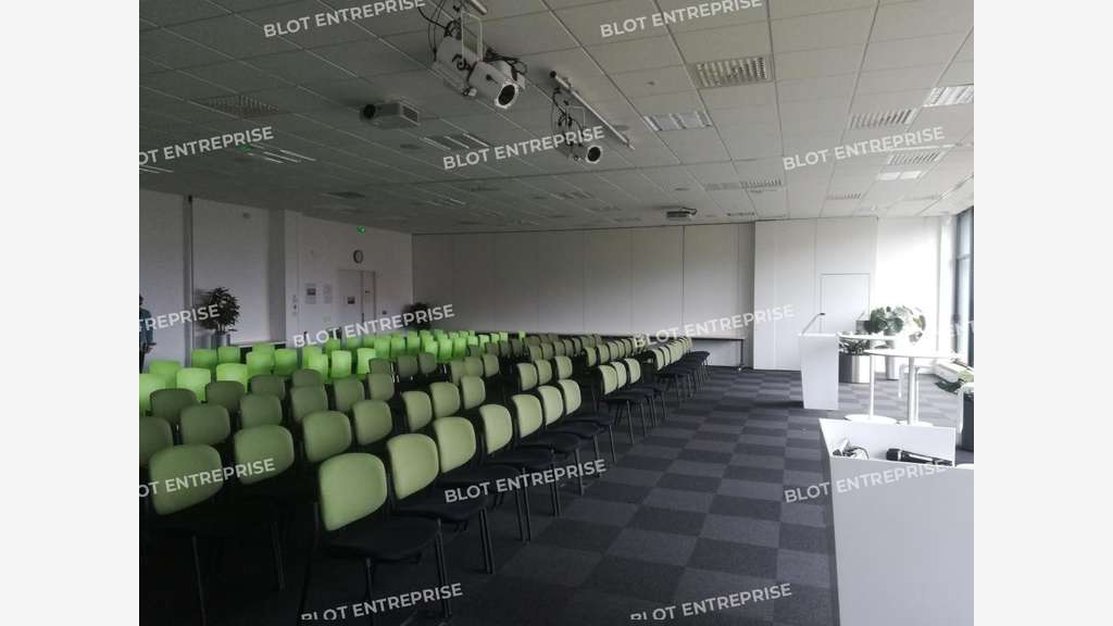 A louer bureaux 2026m² à Rennes Est
