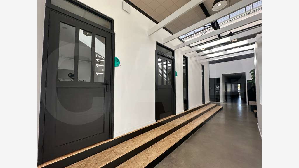 A louer locaux 100m² R+1 Ecopole Sud-Est