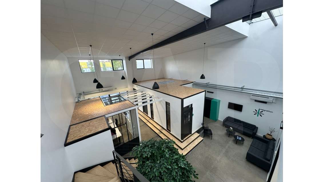 A louer locaux 100m² R+1 Ecopole Sud-Est