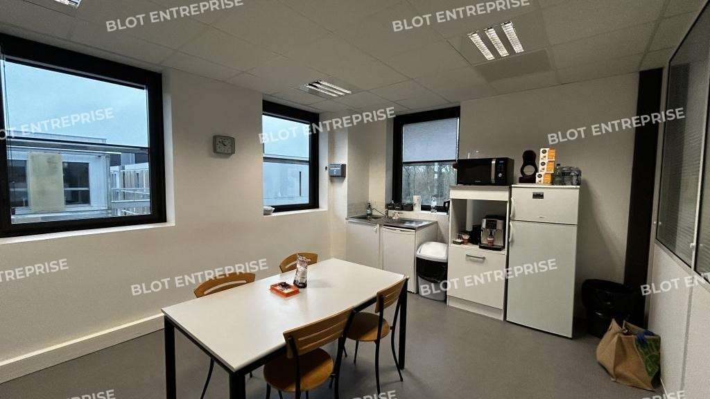 A LOUER - BUREAUX 270 m² - CESSON-SEVIGNE