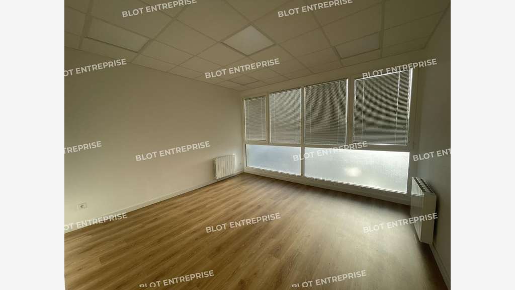 A LOUER - BUREAUX 260 m² - RENNES SUD-EST