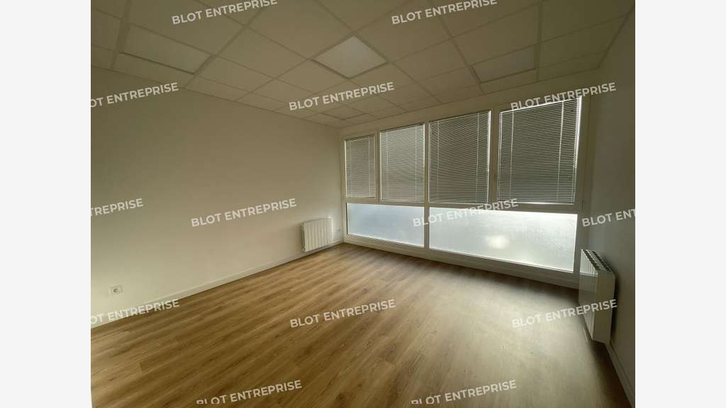 A LOUER - BUREAUX 58 m² - RENNES SUD - EST