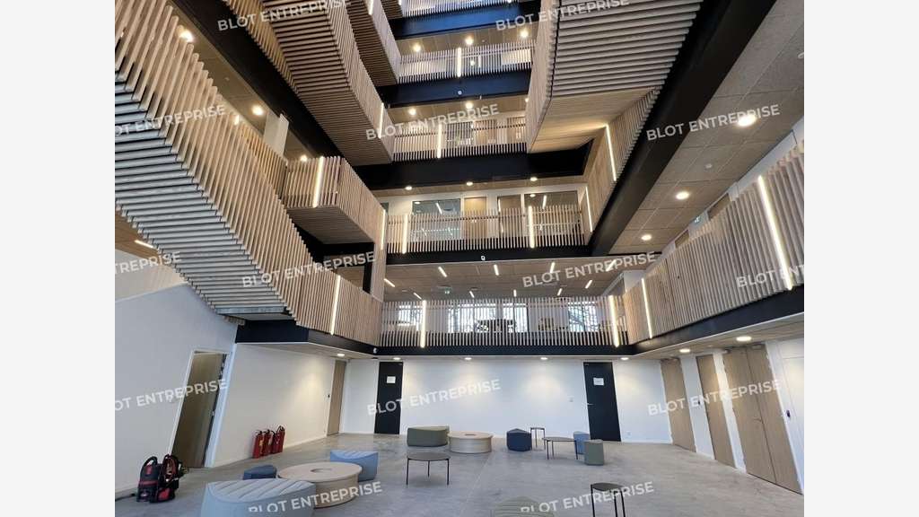 A LOUER - BUREAUX 195 m² - CESSON ViaSilva