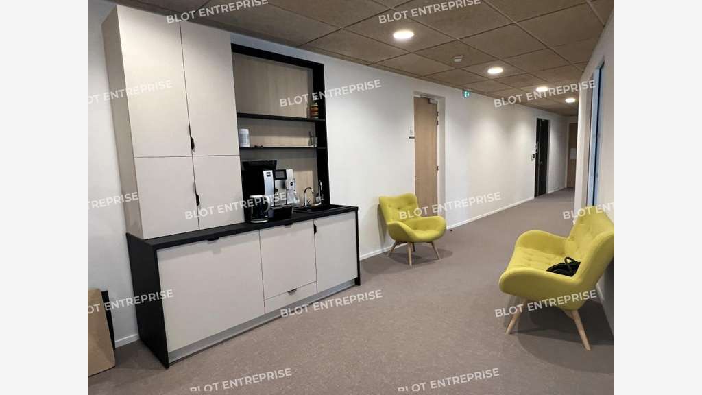 A louer bureaux 265m² R+2 Cesson-Sévigné Viasilva