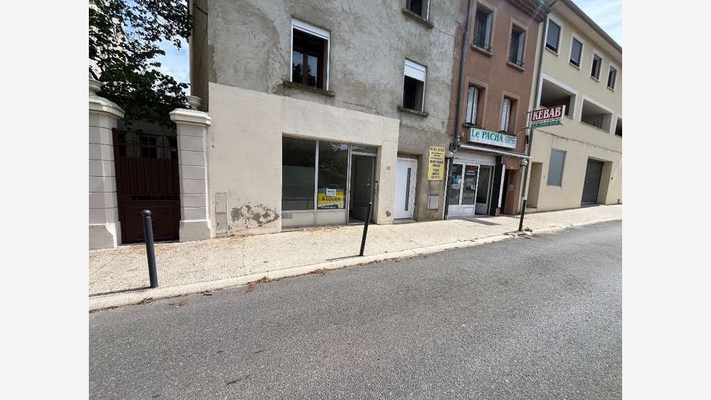 A louer local 92m² excellente visibilité Chabeuil