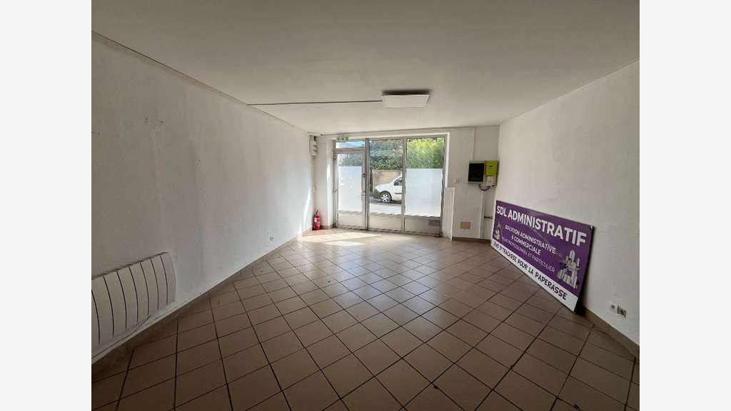 A louer local 92m² excellente visibilité Chabeuil