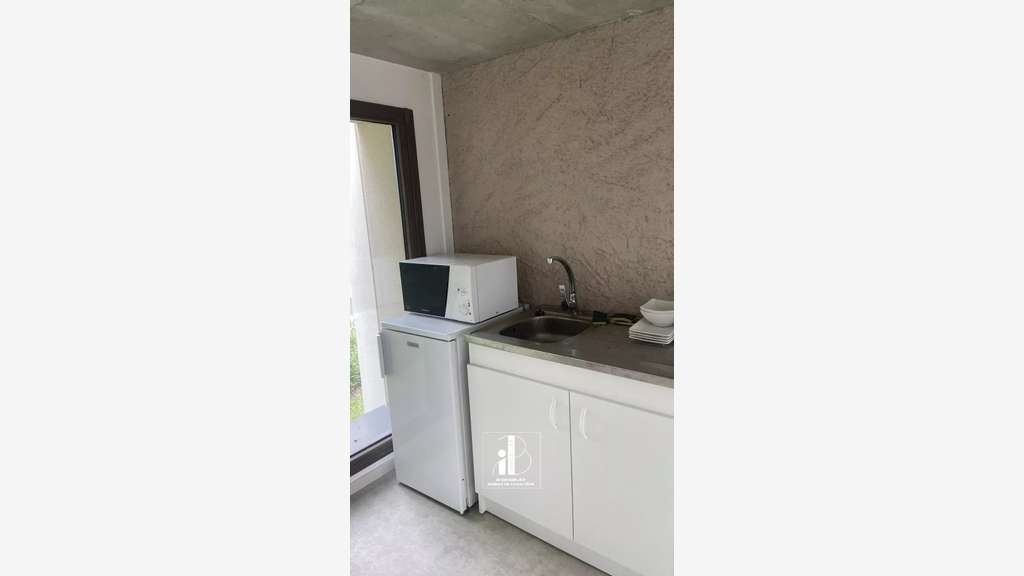 Local professionnel 24m² à louer Chailly-en-Bière