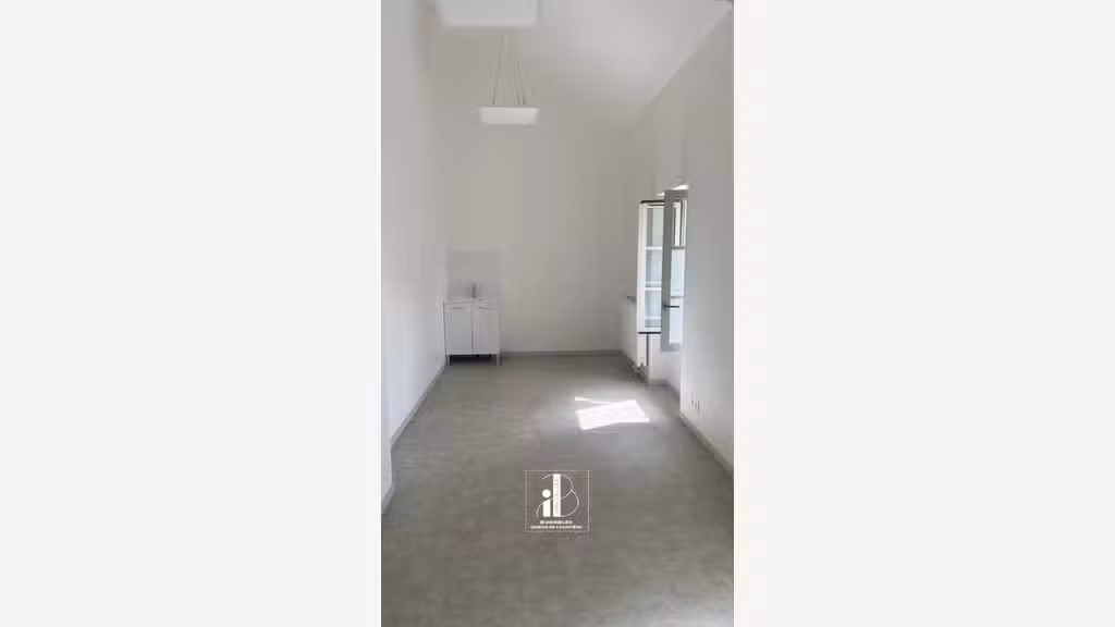 CHAILLY EN BIERE - LOCAL PROFESSIONNEL 17.05 M² -