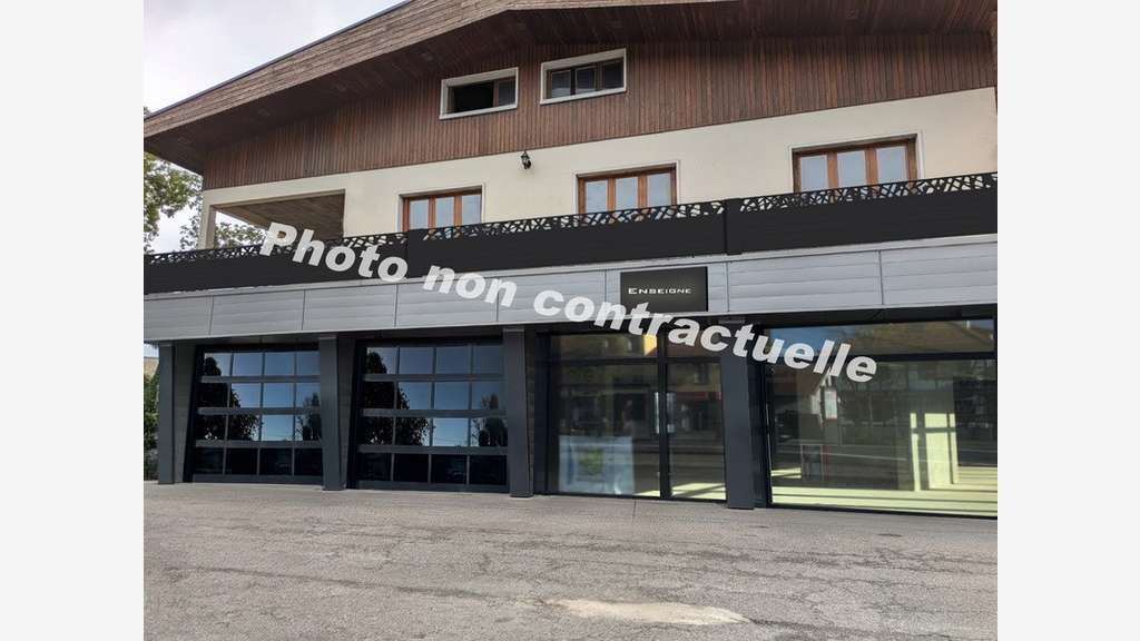 Local 160m² à louer à Challes-les-Eaux
