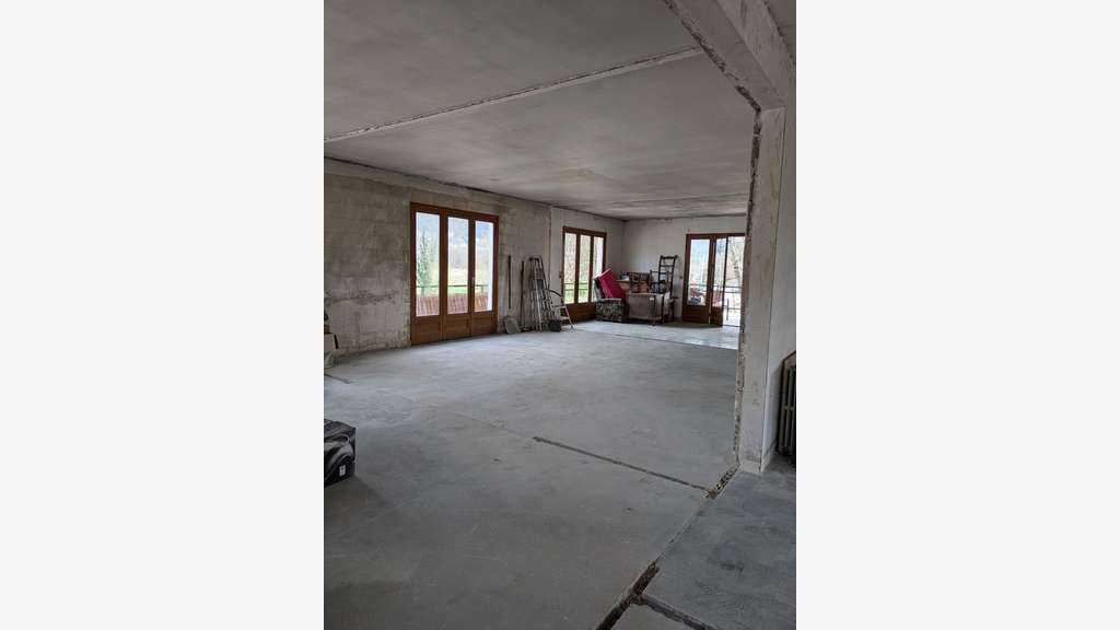 Local 160m² à louer à Challes-les-Eaux