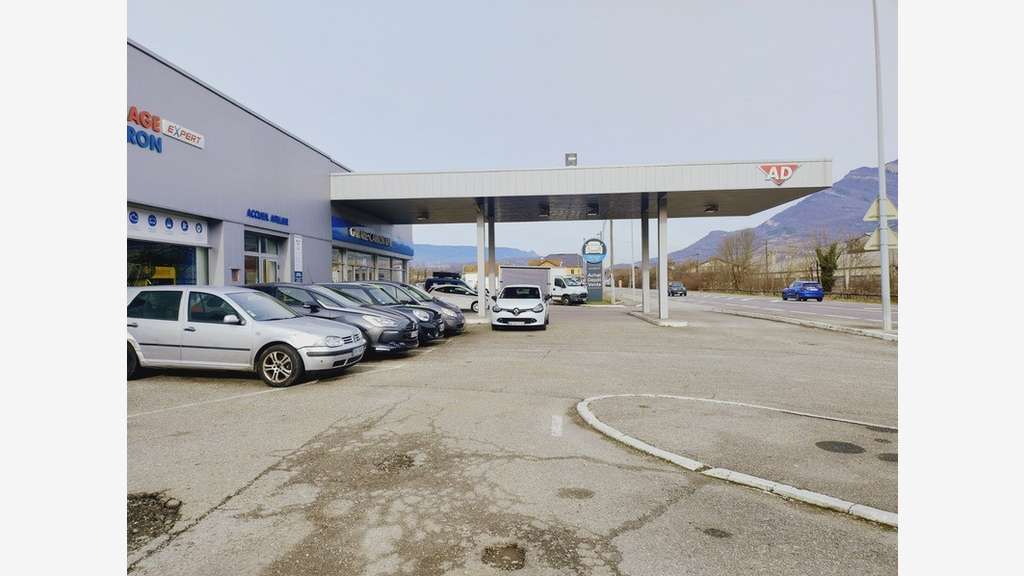 Local 160m² à louer à Challes-les-Eaux
