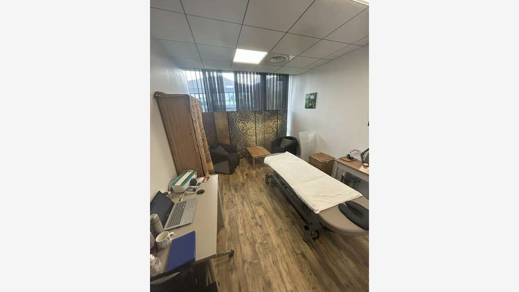 Loue local professionnel 15m² à Challes-les-Eaux