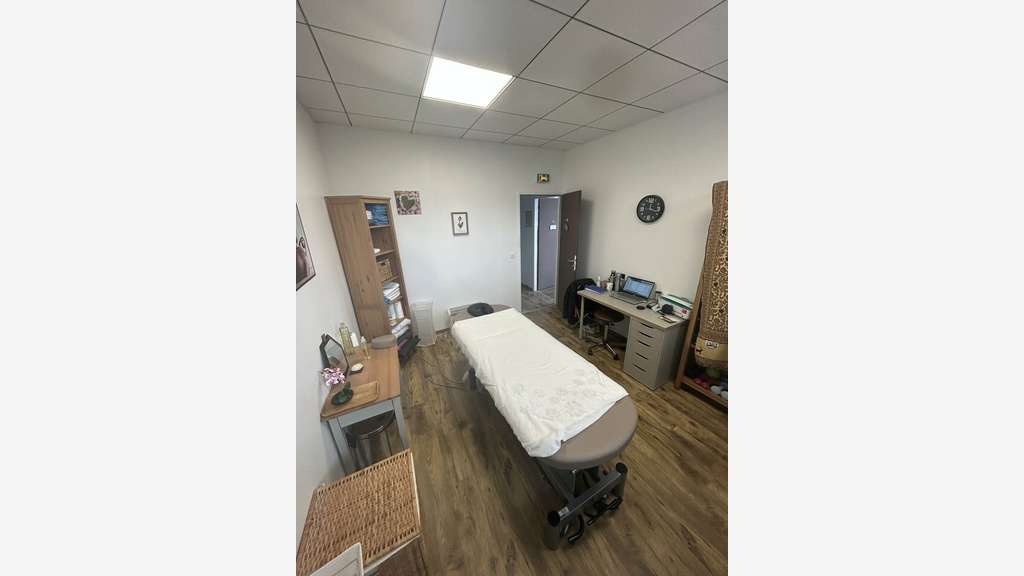 Loue local professionnel 15m² à Challes-les-Eaux