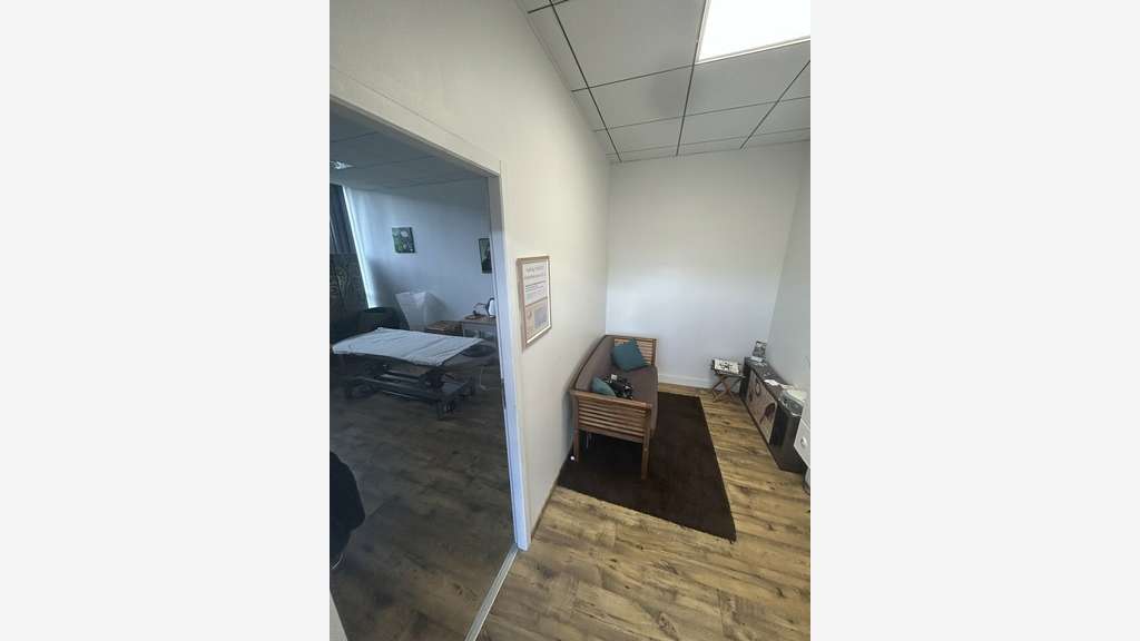 Loue local professionnel 15m² à Challes-les-Eaux