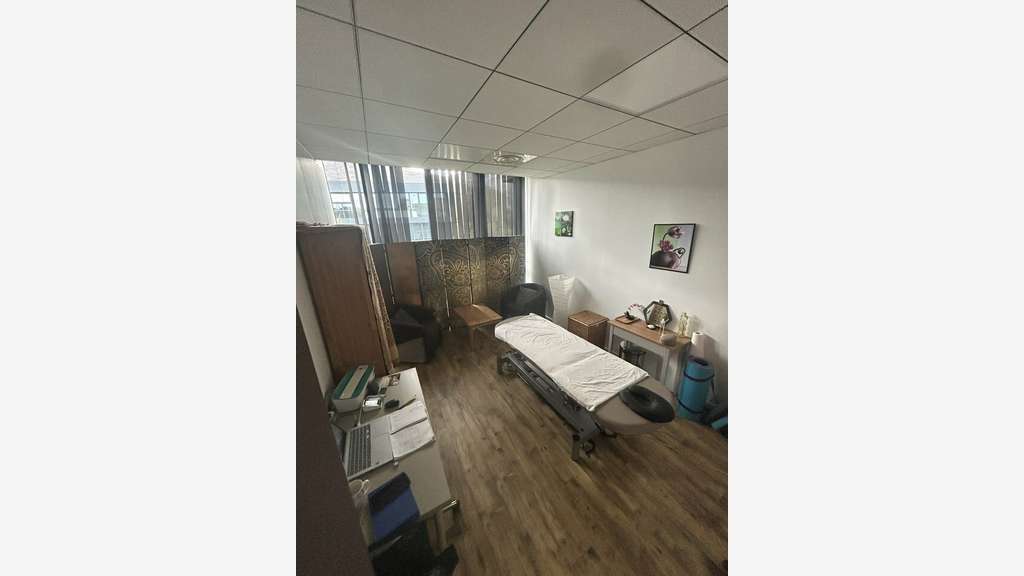Loue local professionnel 15m² à Challes-les-Eaux