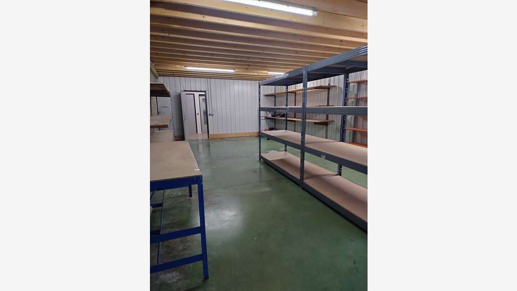 Loue local atelier stockage 52m² Challes les Eaux