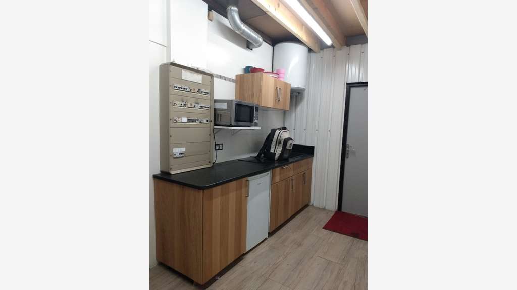 Loue local atelier stockage 52m² Challes les Eaux