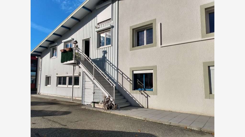 Loue local atelier stockage 52m² Challes les Eaux