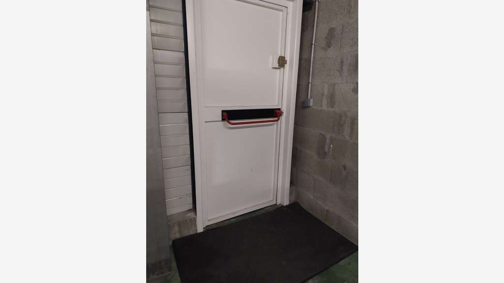 Loue local atelier stockage 52m² Challes les Eaux