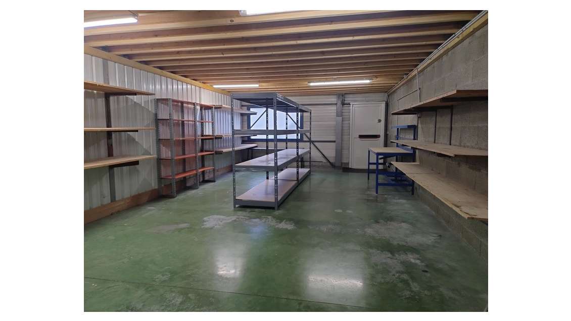 à louer CHALLES LES EAUX local 52 m²