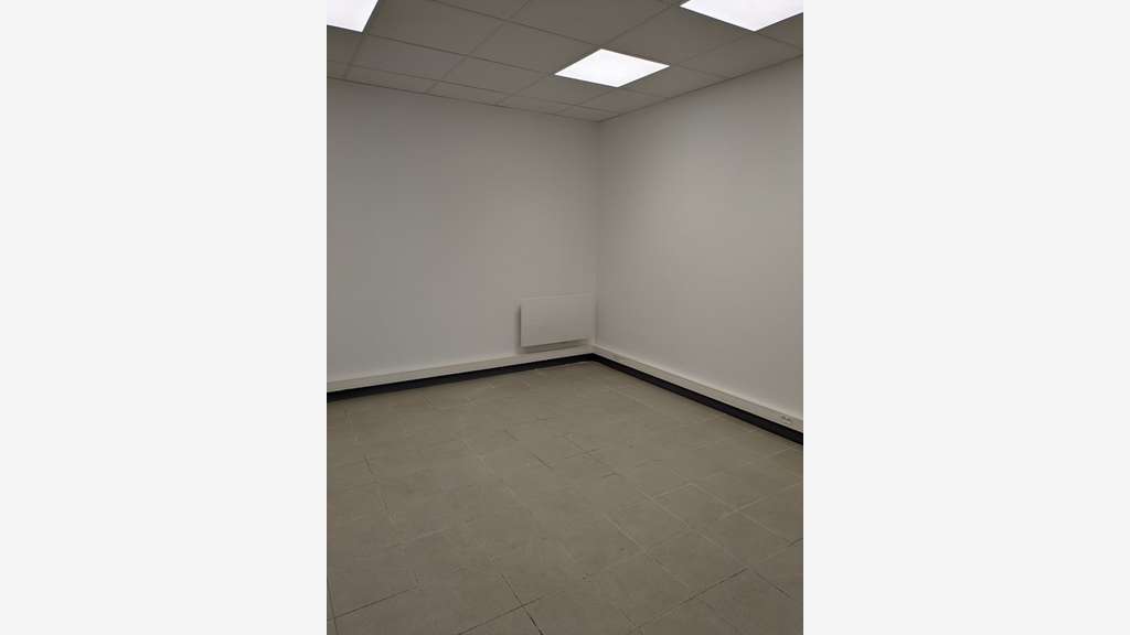 Loue local d'activité 242m² accès camion Chambéry