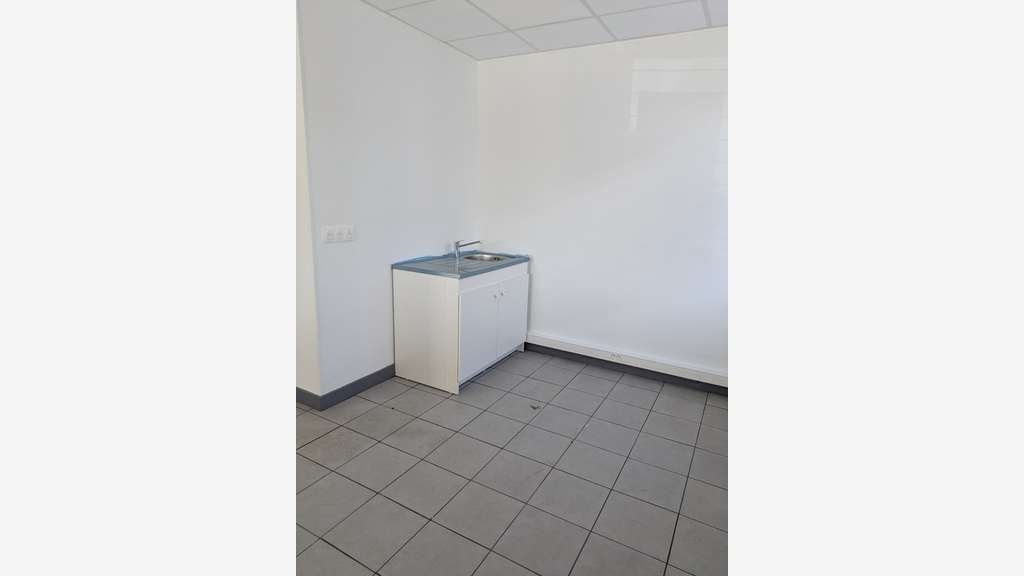 Local/bureau de 280m² à louer Chambéry zi Nord