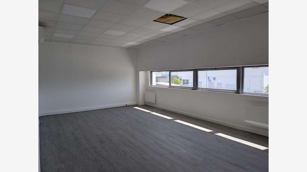 Local/bureau de 280m² à louer Chambéry zi Nord