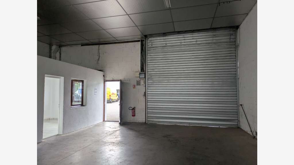 Local d'activité 200m² à louer à Chambéry