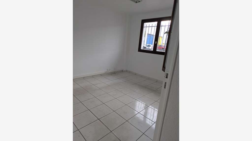 Local d'activité 200m² à louer à Chambéry