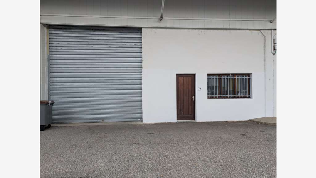 Local d'activité 200m² à louer à Chambéry