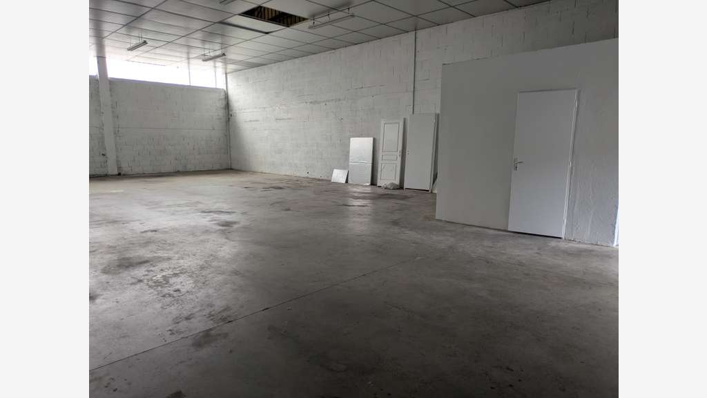 Local d'activité 200m² à louer à Chambéry
