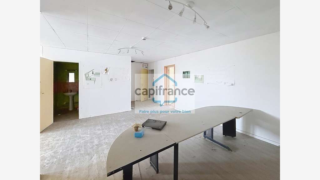 Local 200m² à louer à Chambéry zone de Landiers