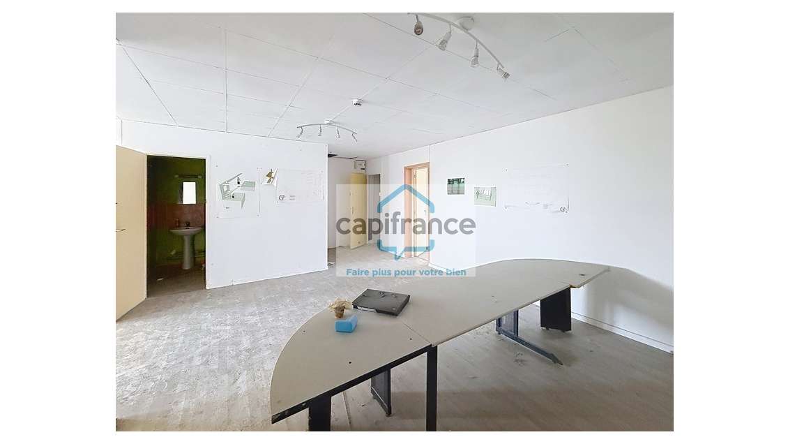 Local 200m² à louer à Chambéry zone de Landiers