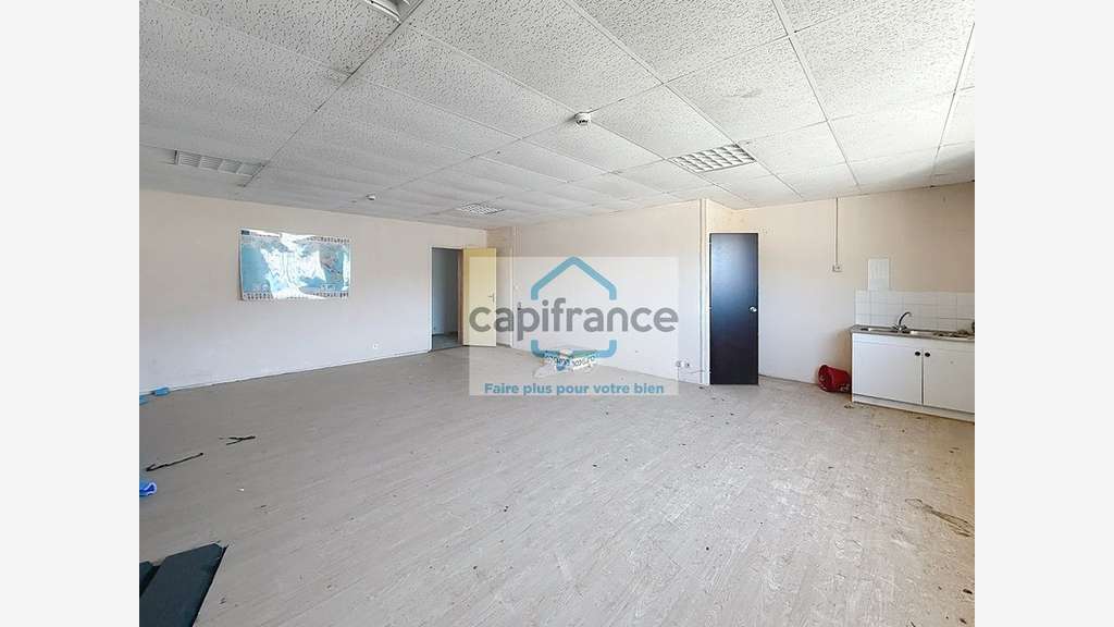 Local 200m² à louer à Chambéry zone de Landiers